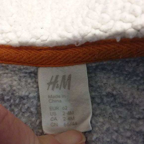 🦋2/$25 H&M plaid hoodie with sherpa lined hood - Picture 7 of 8